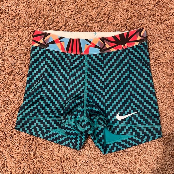 Limited Edition Nike Pros - Picture 1 of 3